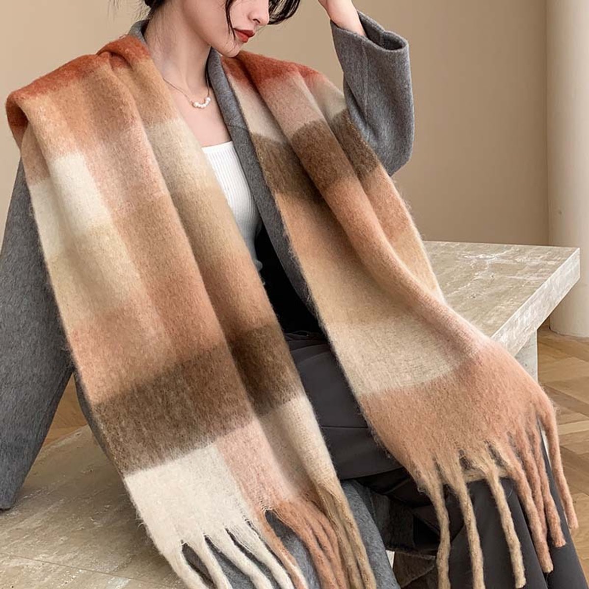 Dameswintersjaal in vintage stijl, geschikt voor koud weer, groot en dik, voelt zacht aan en kan als omslagdoek of deken gebruikt worden.