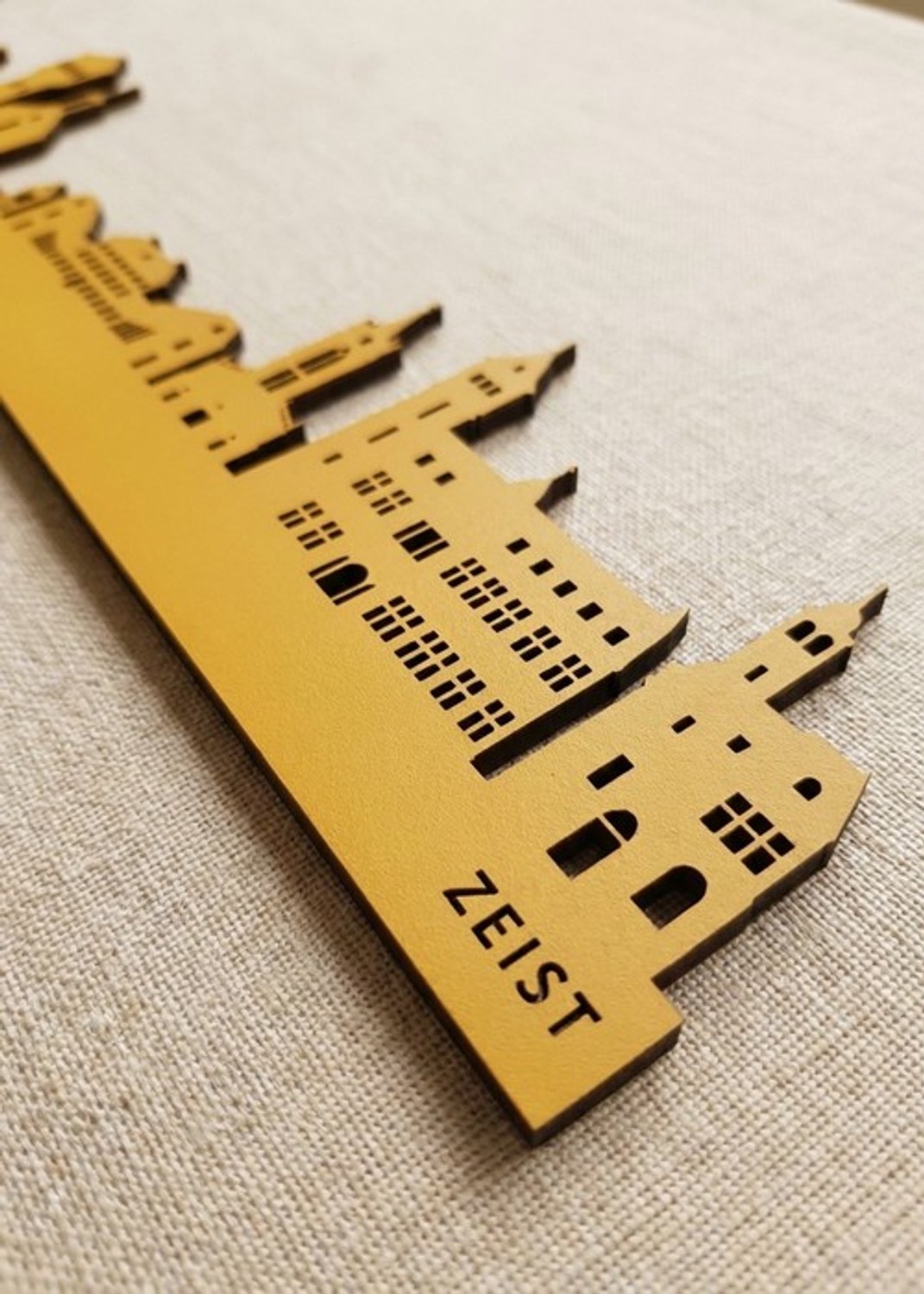 Houten Skyline Zeist | Wanddecoratie voor aan de muur | Geel MDF | 70 x 14 cm