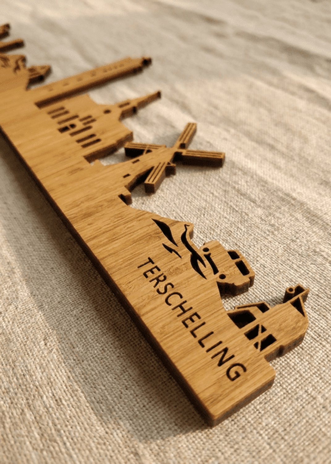 Houten Skyline Terschelling | Wanddecoratie voor aan de muur | Bamboe | 100 x 19 cm