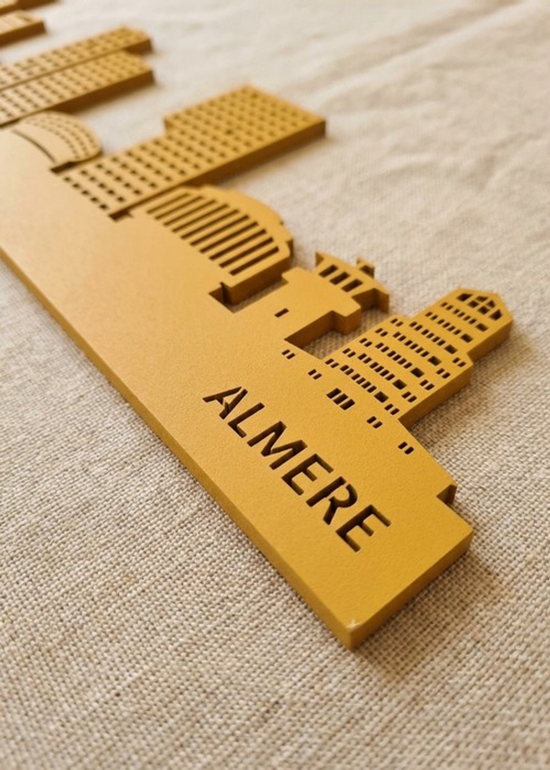 Houten Skyline Almere | Wanddecoratie voor aan de muur | Geel MDF | 100 x 21 cm