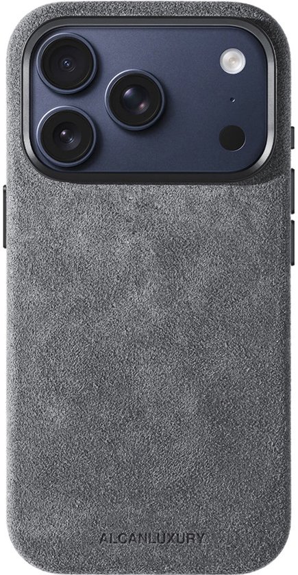 Grijze Alcantara iPhone-hoes met uitsparing voor de camera en ALCANLUXURY logo onderaan.