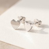 Lundholm Lykke Oorknopjes Dames Zilverkleurig Hart - Premium Stainless Steel Jewellery Zilver PVD Plated - Kleine Hartjes Oorbellen Zilver 5 mm - My Tweede Gaatje Oorknopjes plat - Vrouwen Cadeautjes - Kado Verpakking