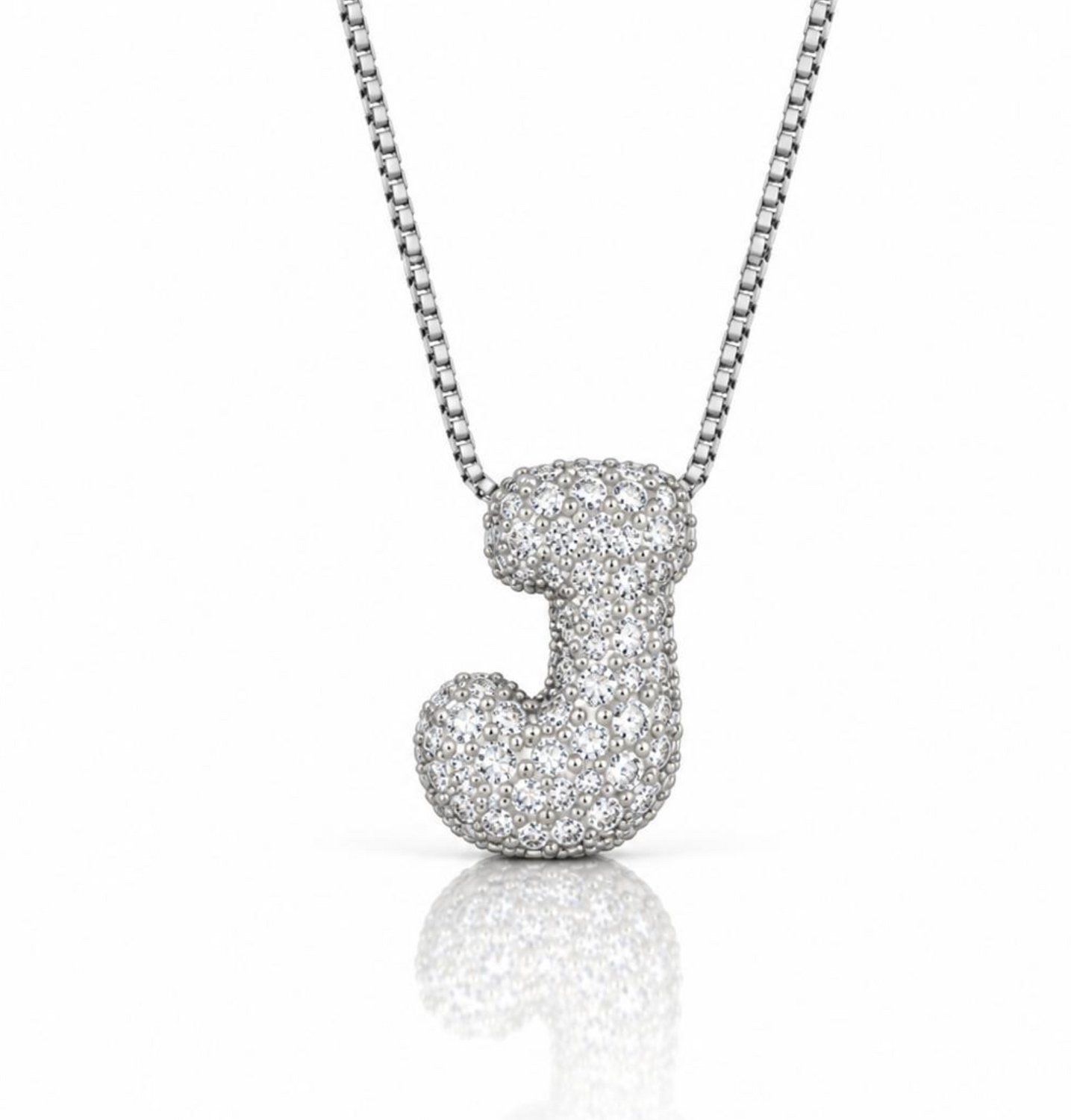 Maevi® Letter Ketting - Letter: J - Glitter Letterketting - Zirkonia Ketting - Lengte: 40 cm - Incl. Luxe Verpakking - Verzilverd - Bubbel Letter - Zilveren ketting / Zilveren letter - Hoge Kwaliteit - Luxe Ketting - Cadeau voor Moeder / Mama