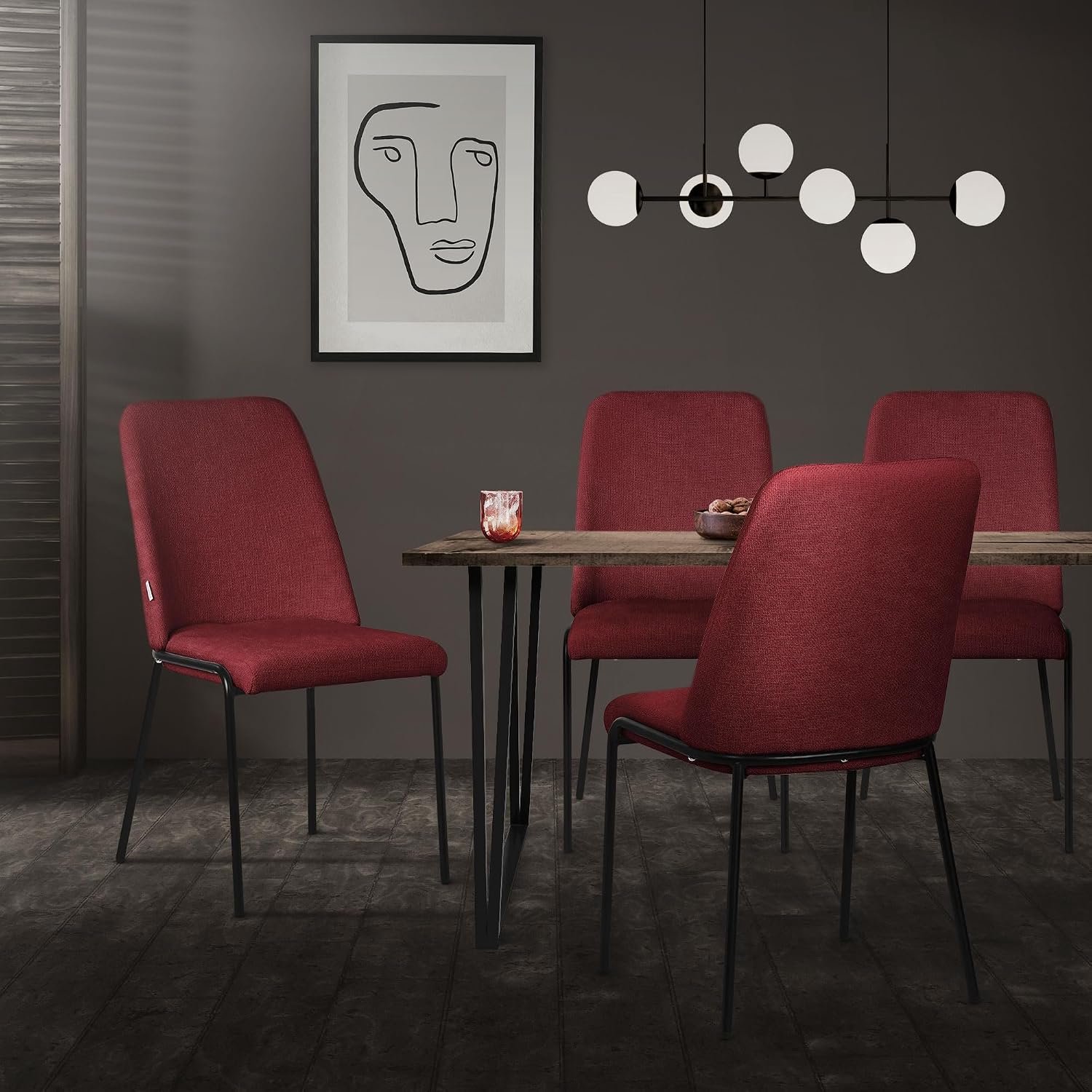 Rode Eetkamerstoelen Set van 4 – ComfortLuxe Gestoffeerde Eetkamerstoelen met Ergonomische Rugleuning, Zachte Polyester Bekleding en Zwarte Metalen Poten, Moderne Keukenstoelen met Comfortabele Vulling, 62 x 49 x 94 cm