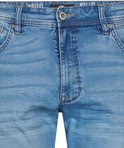 Lichtblauwe Petrol Industries jeans met regular tapered pasvorm, voorzien van een metalen knoop en stiksels.
