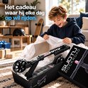 Jongen die enthousiast een Suotu step uit een doos uitpakt. Tekst: Het cadeau waar hij elke dag op wil rijden.