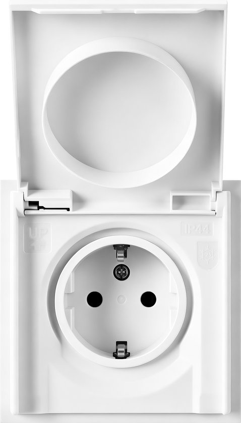 Witte inbouw wandcontactdoos, type Schuko, met open beschermklep, gemarkeerd met IP44 en UP.