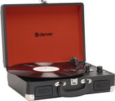 Zwarte Denver retro kofferplatenspeler met oranje binnenkant, zilveren details en een rode vinylplaat op de draaitafel.