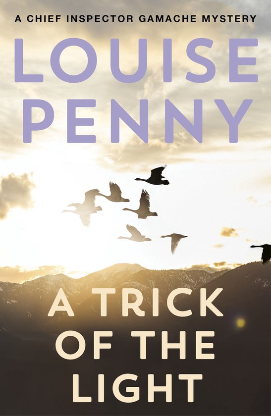 Boekomslag: A Trick of the Light door Louise Penny. Silhouetten van vogels vliegen voor een zonsondergang boven bergen.