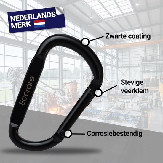 Zwarte Ecorare karabijnhaak met stevige veerklem en corrosiebestendige coating.