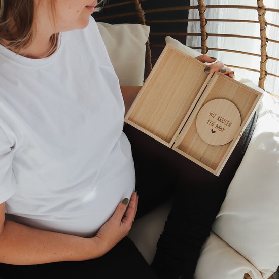 Wij krijgen een baby - aankondigingsdoosje met cirkel - zwangerschapsaankondiging - zwanger! - vertellen dat je zwanger bent - houten cirkel van MikoGa. — afbeelding 2