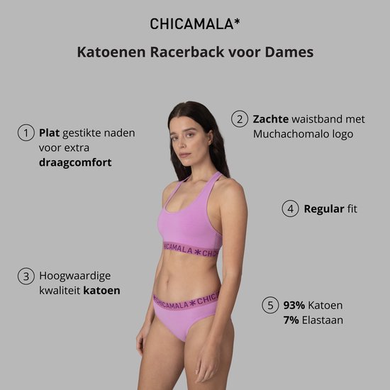 Model in een roze katoenen racerback topje en bijpassende hipster onderbroek, beide met CHICAMALA logo op de band.