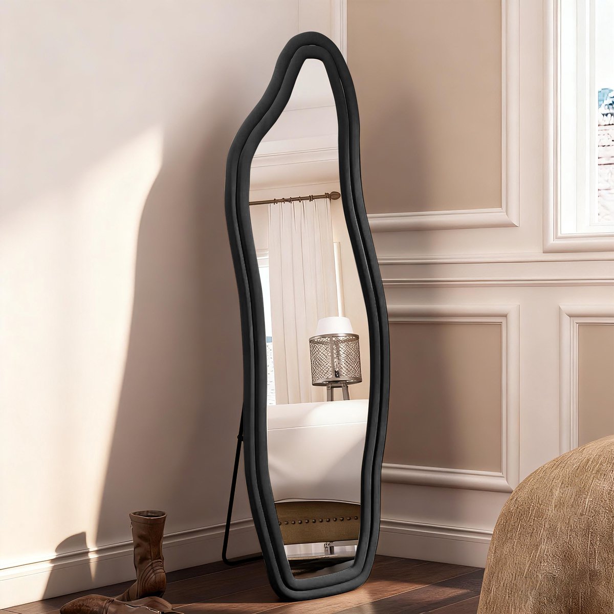 Staande spiegel 140×45cm – verstelbaar, gebogen aan de voorkant, zwart fluwelen frame – perfect voor een volledige lichaamsweergave en outfitcheck