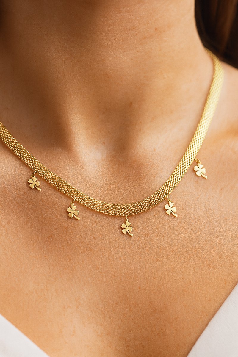 Lundholm Ketting Dames Goud Verguld – Premium Stainless Steel – Goudkleurige Mesh Ketting Jewellery met Klavertjes (verstelbaar) – My Nova Clover Serie – Waterproof & Hypoallergeen – Inclusief Luxe Geschenkverpakking