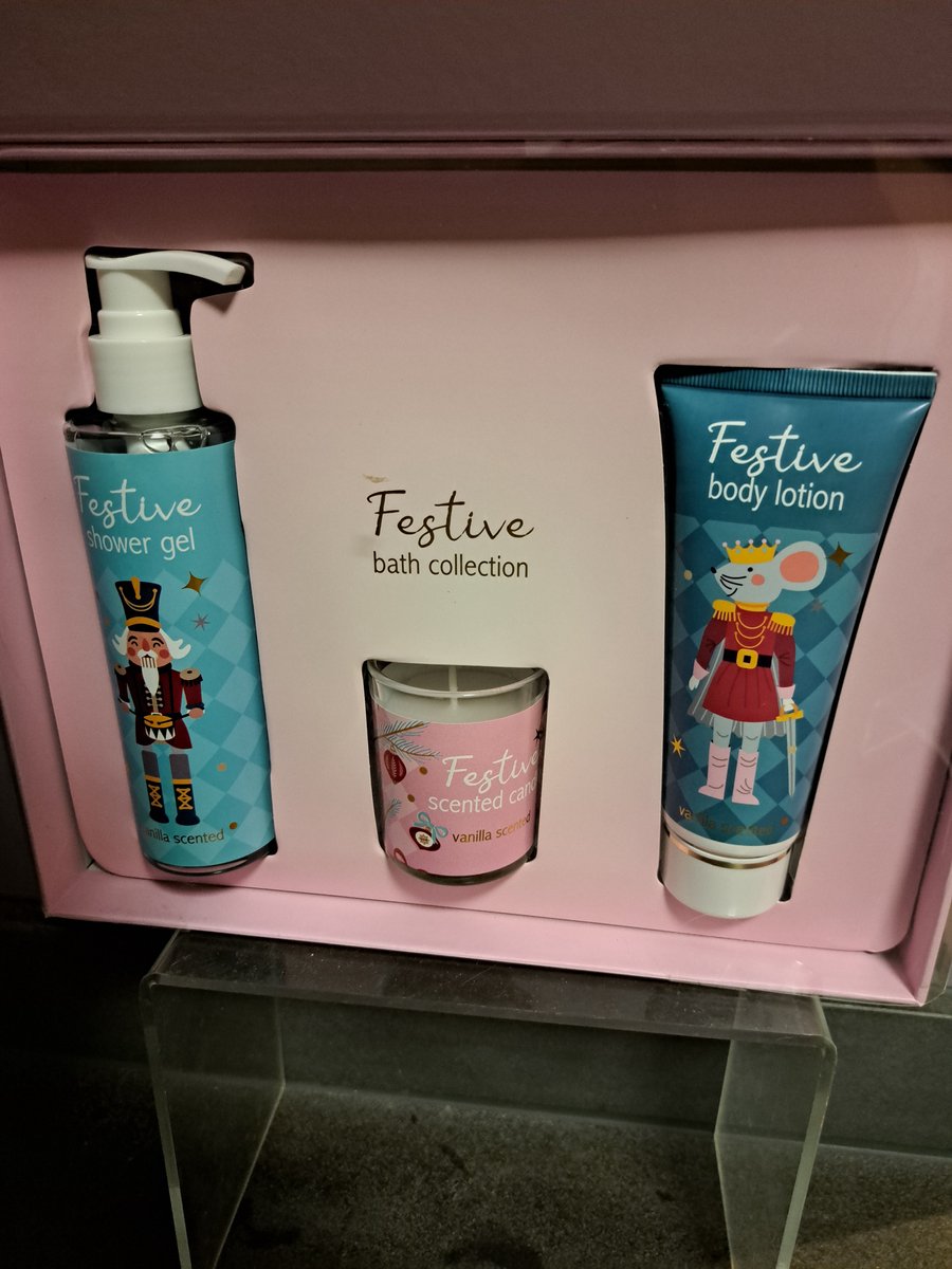 luxe geschenk set festive bath collection - kerst - leuk kado - origineel cadeau - vanille- douche gel - body lotion - geurkaars