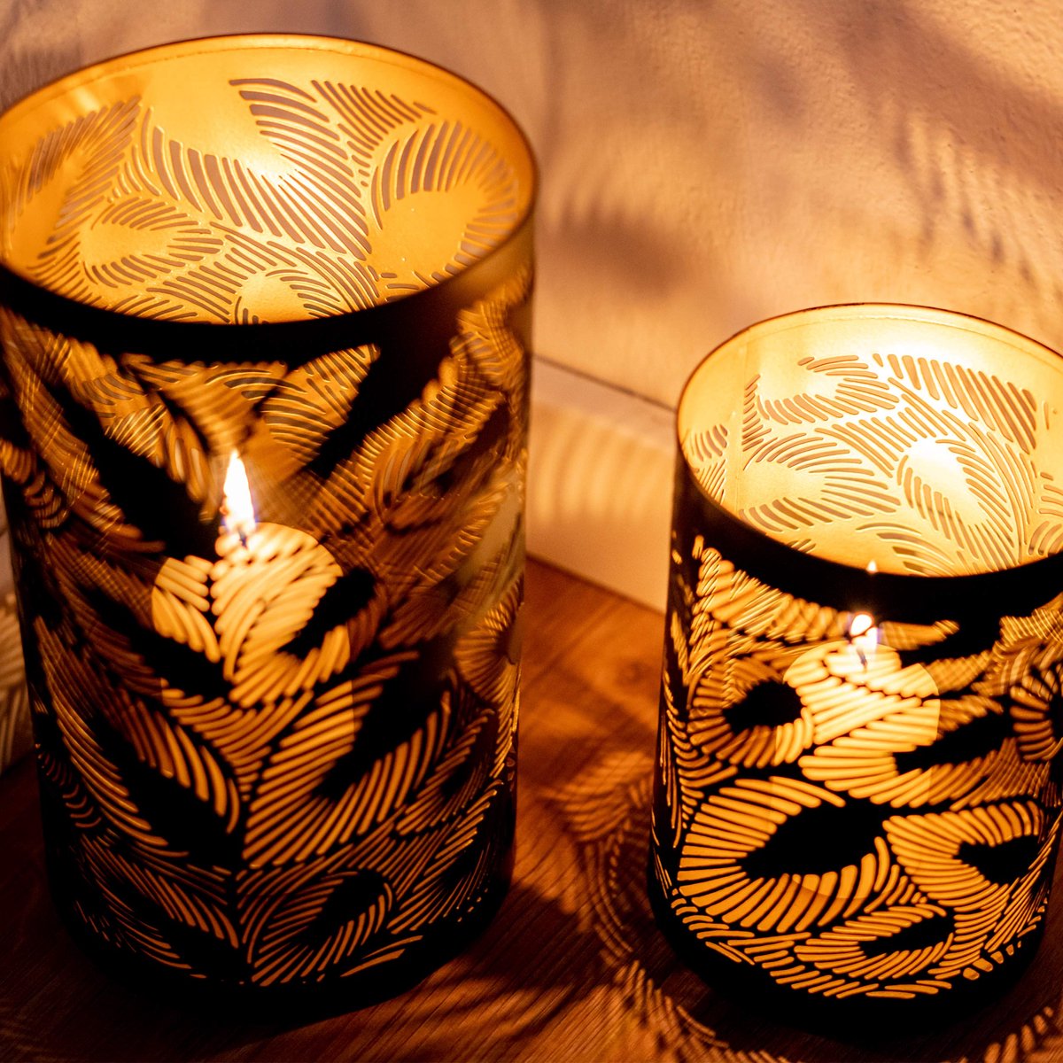 Unyqoos® Set van 2 stijlvolle zwarte metalen lantaarns voor sfeervolle verlichting — cadeau in Wonen & Interieur - foto 3