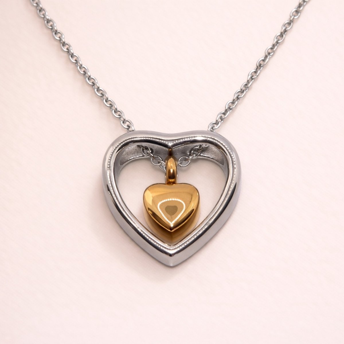 Assieraad - Ashanger met ketting en vulsetje - Mini urn - Hartje in hartje - Goud en zilve