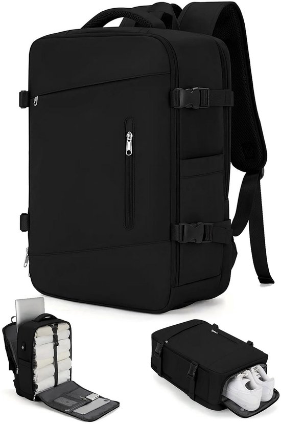 Zwarte rugzak met open vakken die kleding, schoenen en een laptop tonen.