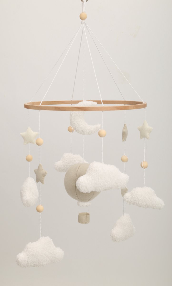 WallWood - Babymobiel met wolken en luchtballon - decoratie voor babykamer