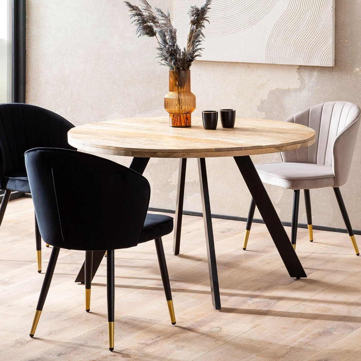 Ronde Eettafel 120x120 cm – Massief Mangohout met Zwarte Metalen Poten – Moderne Eetkamertafel voor 4 Personen – Duurzaam Handgemaakt Design – Stijlvolle Houten Keukentafel NoviHome