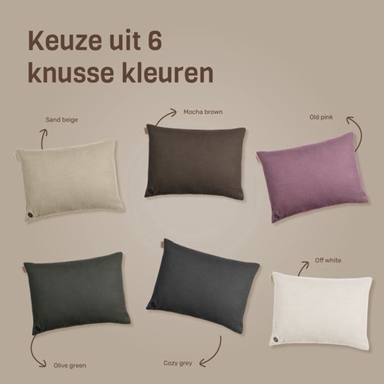Zes gebreide Kuddle kussens in de kleuren sand beige, mocha brown, old pink, olive green, cozy grey en off white.