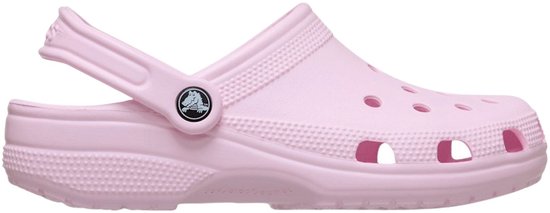 Lichtroze Crocs Classic instapper met draagband en perforaties.