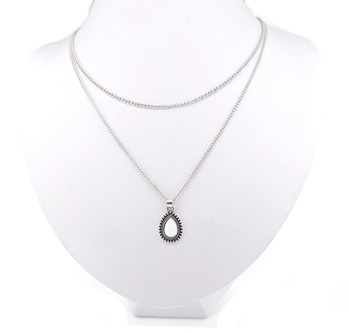 Dames ketting zilverkleurig – dubbellaags boho collier – witte steen – druppelhanger