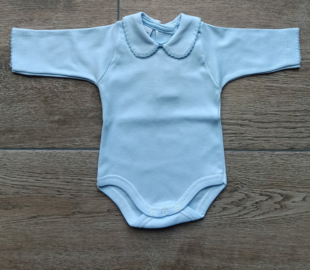 Babidu Romper/Body | Lichtblauw | Lange mouw | Gehaakt Randje langs kraag | 1190| Newborn| maat 50
