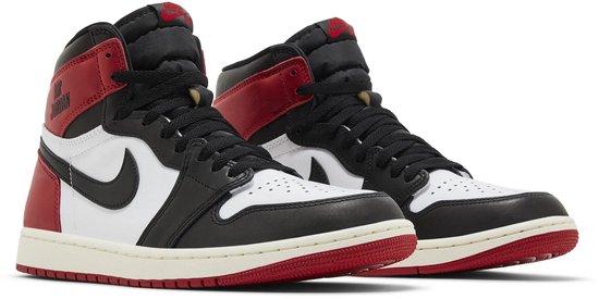 Air Jordan 1 Retro High OG « Black Toe Reimagined » taille 38