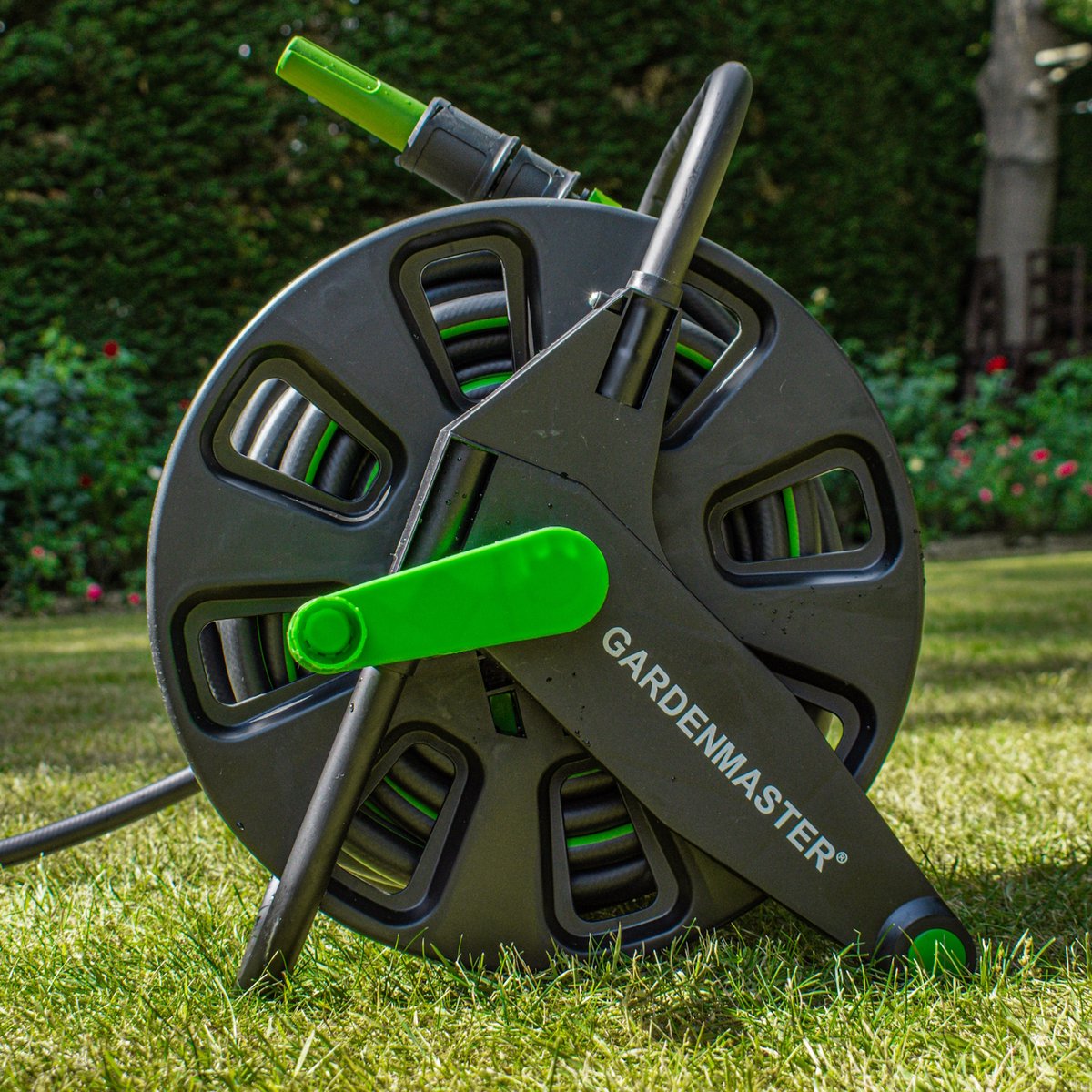 Garden Master® Zeer Duurzame Tuinslang - 40m lengte - Inclusief sproeikop en koppelingen
