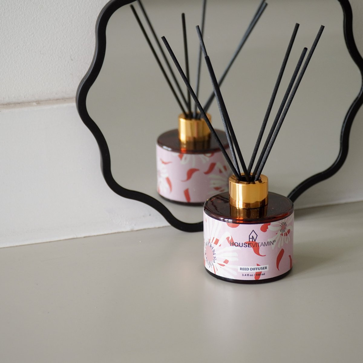 Reed Diffuser Geurstokjes 100ml – Bloemig– Luxe Geurverspreider van Glas met Zwarte Stokjes – Fris & Vrolijk Design – Langdurige Geur – Perfect Cadeau voor Elke Gelegenheid — cadeau in Wonen & Interieur - foto 5