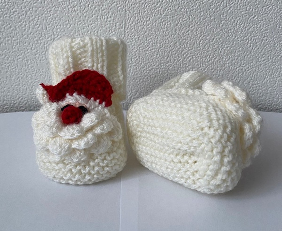 Babyslofjes 0-6 maanden | kerstartikelen | babyschoentjes | zool 11cm | wit | handgemaakt | baby cadeau | baby shower cadeau | kraamcadeau | kerstman