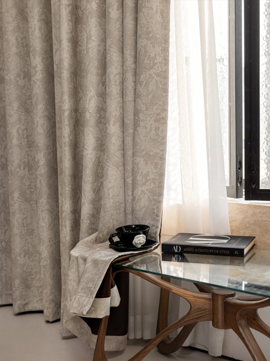 Beige bloemenjacquard verduisteringsgordijnen, voor slaapkamer en woonkamer, bloemenchenille, verduisterend, thermisch geïsoleerd, geluiddicht,Met haakjes ringen,140x270cm