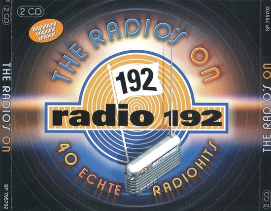 CD-hoes met de titel 'THE RADIO'S ON 192 radio 192 40 echte radiohits'. Een zilverkleurige radio met een vlag met het getal 192 staat centraal.