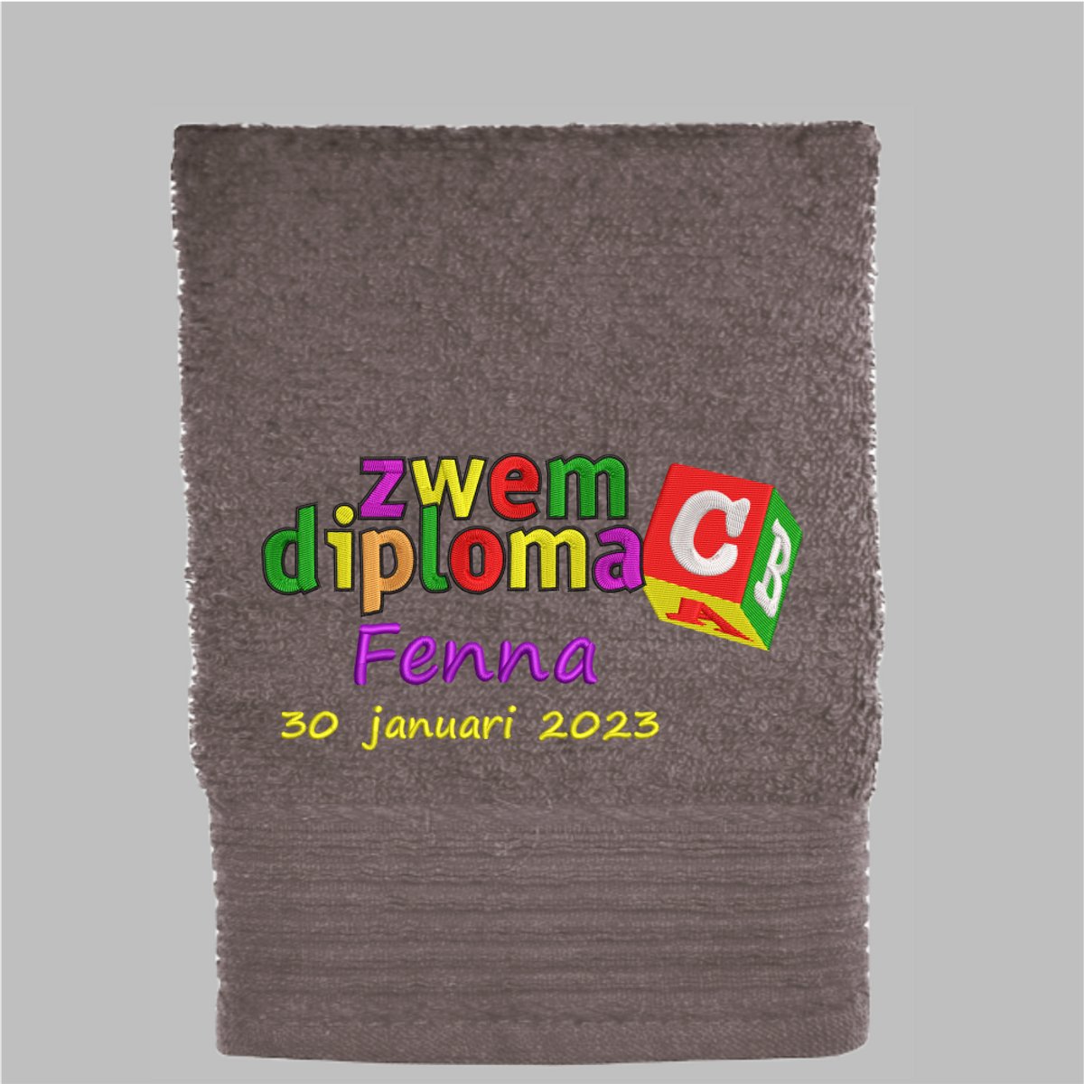 Handdoek Zwemdiploma C met naam en datum van afzwemmen - 550 gr - 60x110 - Taupe - Cadeau Afzwemmen - Geborduurd