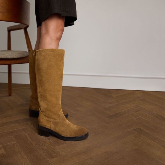 Manfield - Femme - Bottes hautes en daim beige foncé - Pointure 38