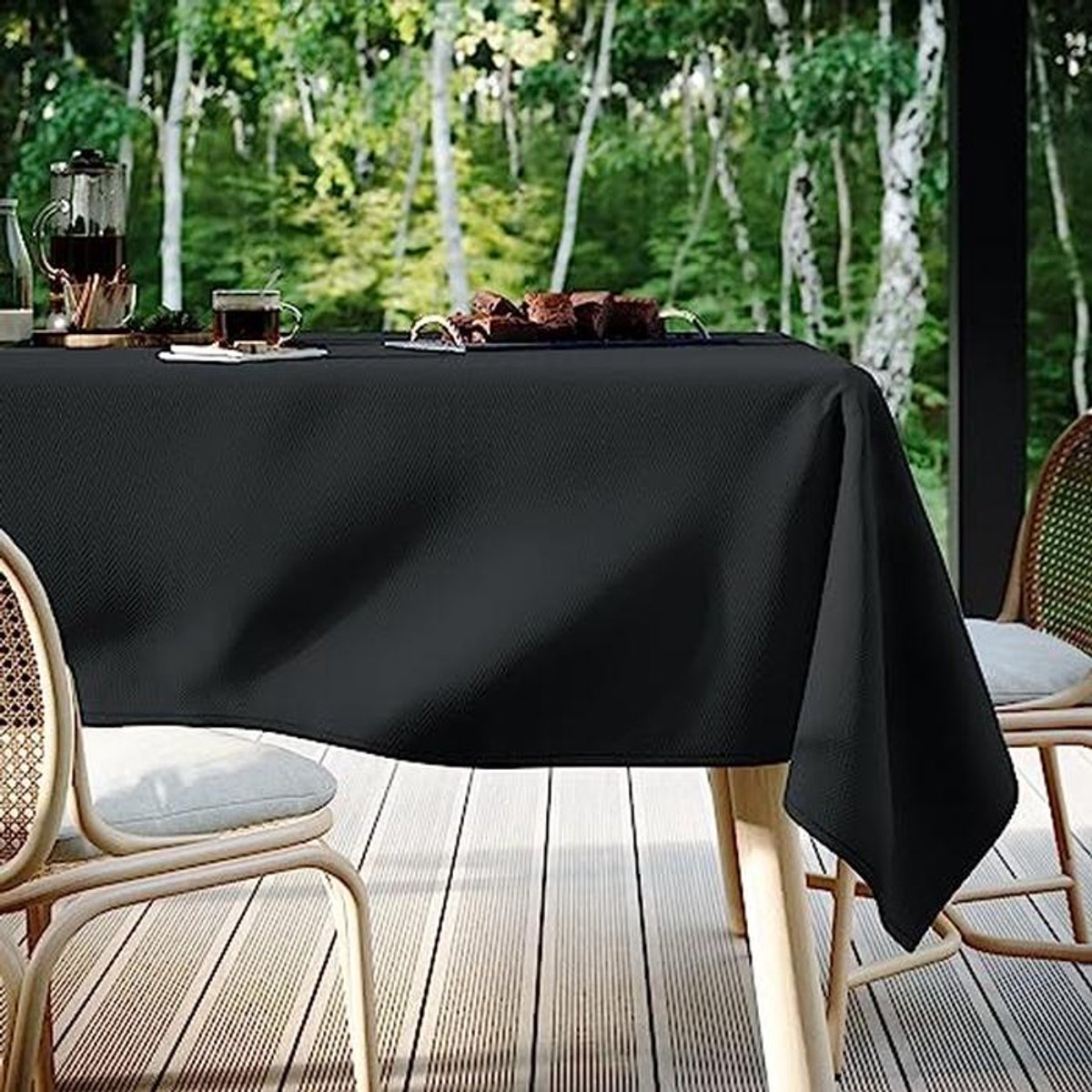 Rond zwart tafelkleed 120 x 120 cm - afwasbaar met geometrisch zigzagpatroon