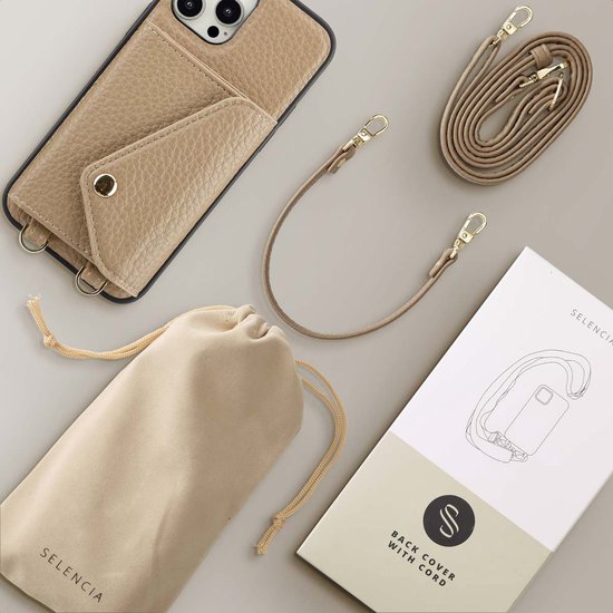 Beige hoesje met pashouder, koord, stofzak en verpakking.