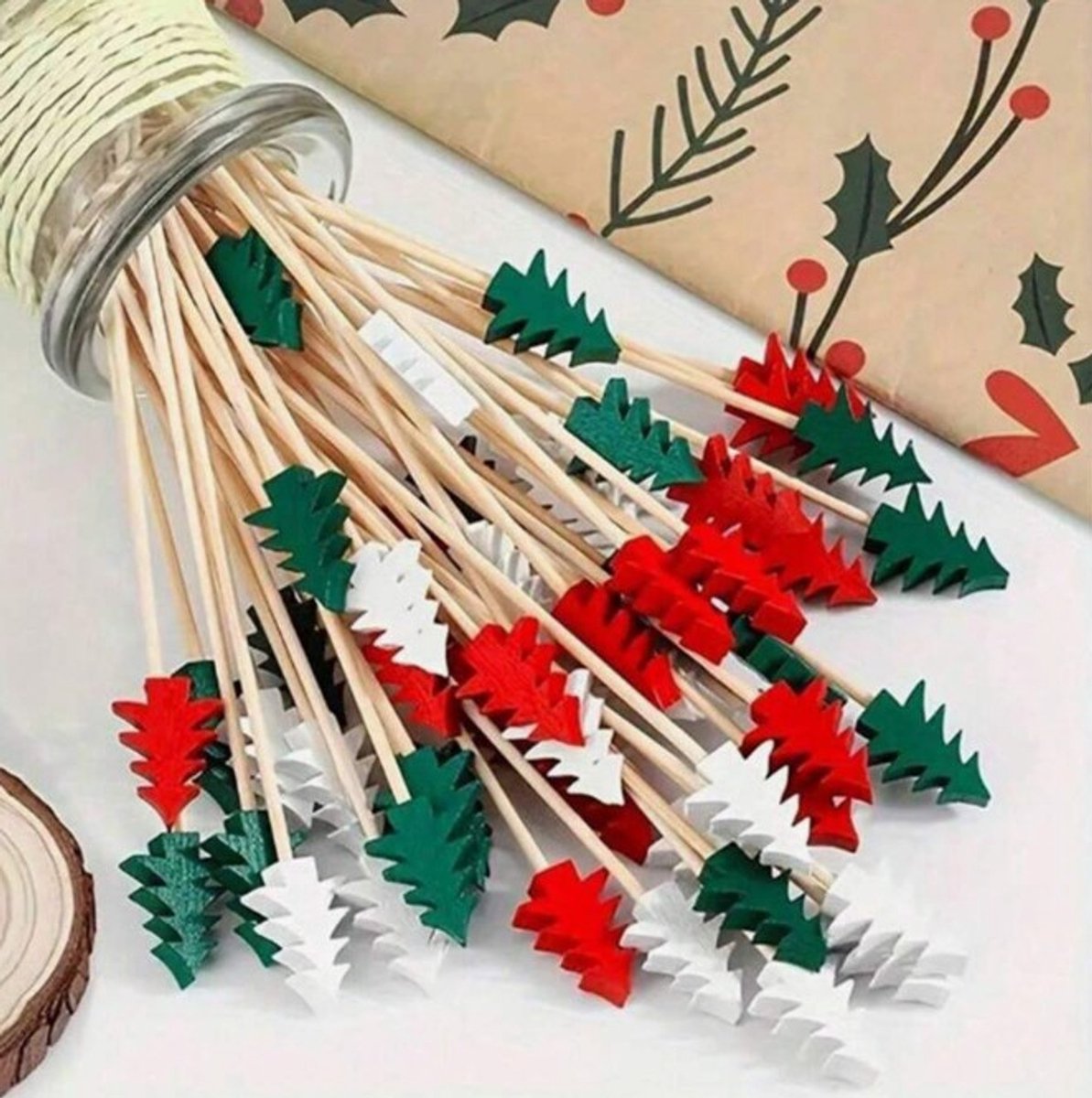 Cocktailprikkers - Cocktail prikkers - Prikker - Taartversiering - Kerstboom - Boom - Hout - Groen - Rood - 20 stuks – lengte 14 cm hoog – Cupcake - Taart - Cake - Kerst - Christmas - Oud & Nieuw - Verjaardag - Feest - DH collection