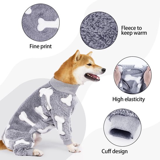 Shiba Inu in grijze pyjama met botjesprint; details fleece en elastische boord