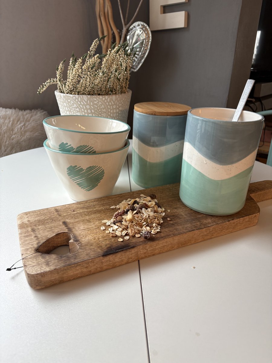 Luxe Ontbijt & Serveerset – J-Line Houten Serveerplank met Hartje + Hartjes Kommetjes + 2 Muesli Potten – Perfect Housewarming Cadeau
