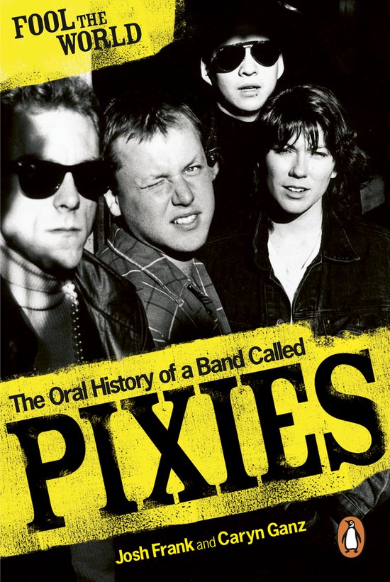 Boekomslag met de titel 'Fool The World' en 'The Oral History of a Band Called PIXIES'. Vier personen staan op de omslag.