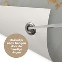 Sluitring op de hoek van een witte tuinposter. Makkelijk op te hangen.