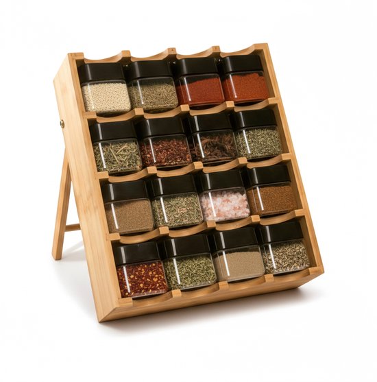 Porte-épices en bois avec 20 bocaux en verre remplis de diverses épices et de cristaux de sel.