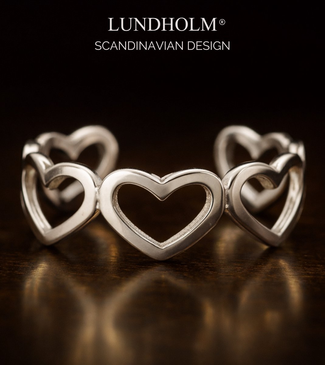 Lundholm Ring Dames Zilver Kleurig – Vrouwen Cadeautjes – Premium Stainless Steel Jewellery Zilverkleurige Ring met Verbonden Hartjes – My Saksun Serie – One Size – Hypoallergeen & Waterproof – Inclusief Luxe Geschenkverpakking