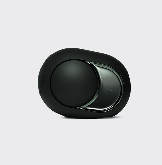 Zwarte Devialet Phantom Ultimate luidspreker met ronde zijkanten en metalen details.