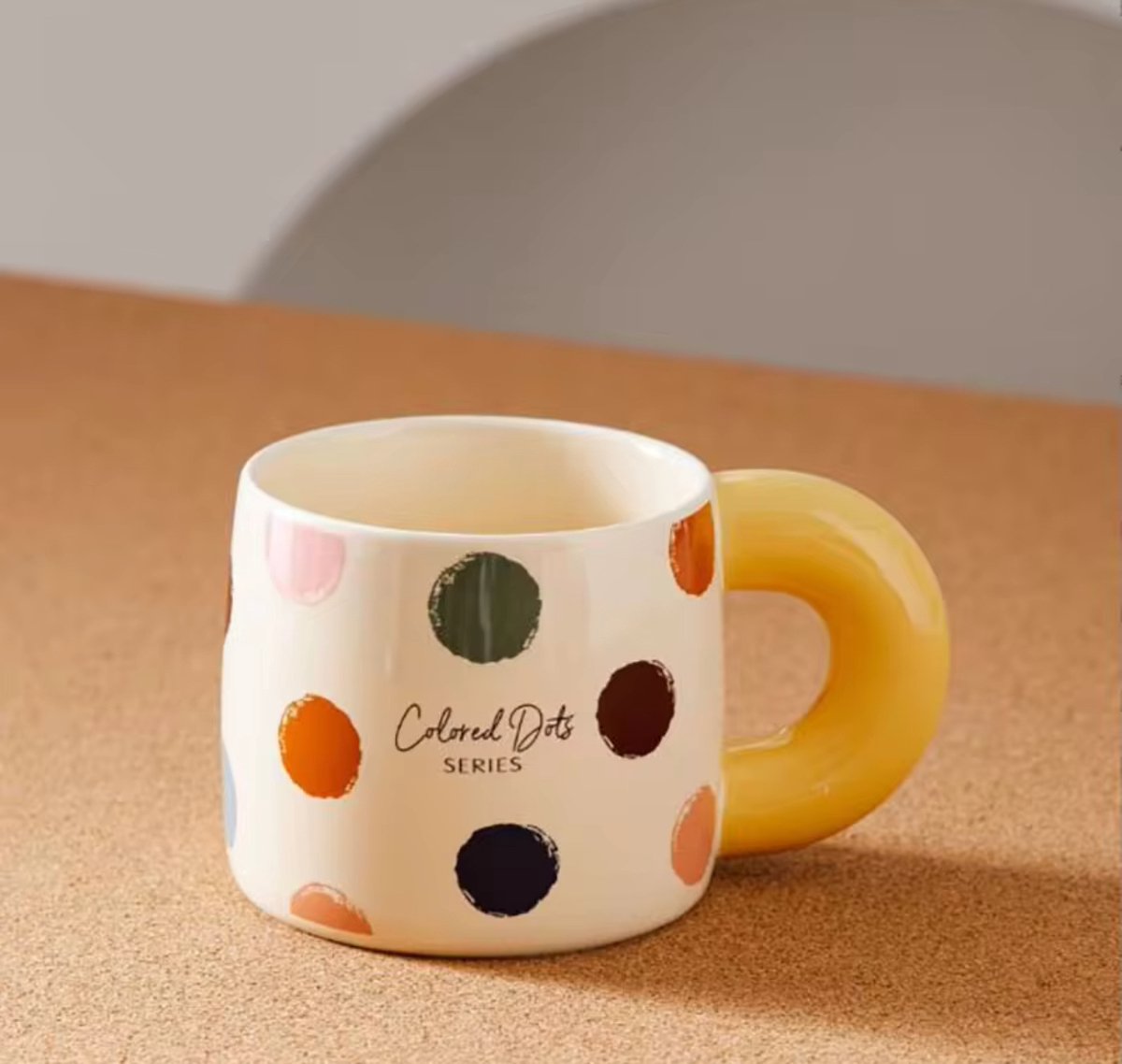 Colored Dots Keramische Mok - 480ml - Geel - Met Gekleurde Oor - Inclusief Geschenkverpakking