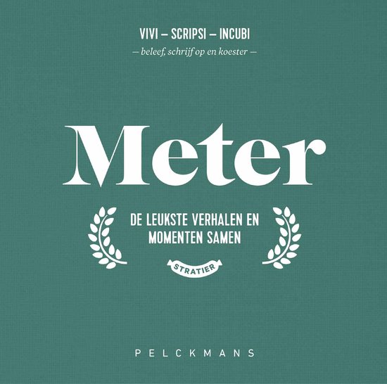 Boek "Meter" met de tekst "VIVI - SCRIPSI - INCUBI", "beleef, schrijf op en koester", "DE LEUKSTE VERHALEN EN MOMENTEN SAMEN" en "STRATIER".