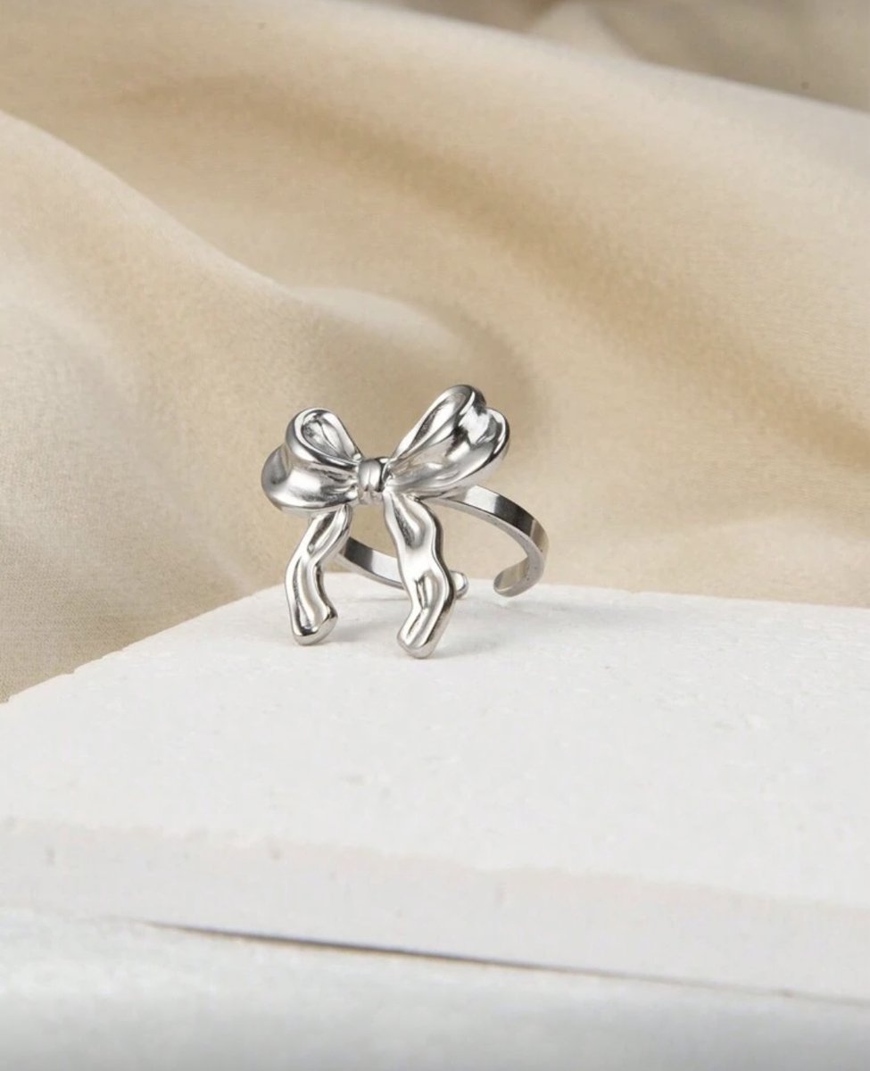 Statement ring met strik - ring met strik - ring - ringen - ringen dames - ring dames - strik ring - ring met strikje - minimalistische ring met statement hartje