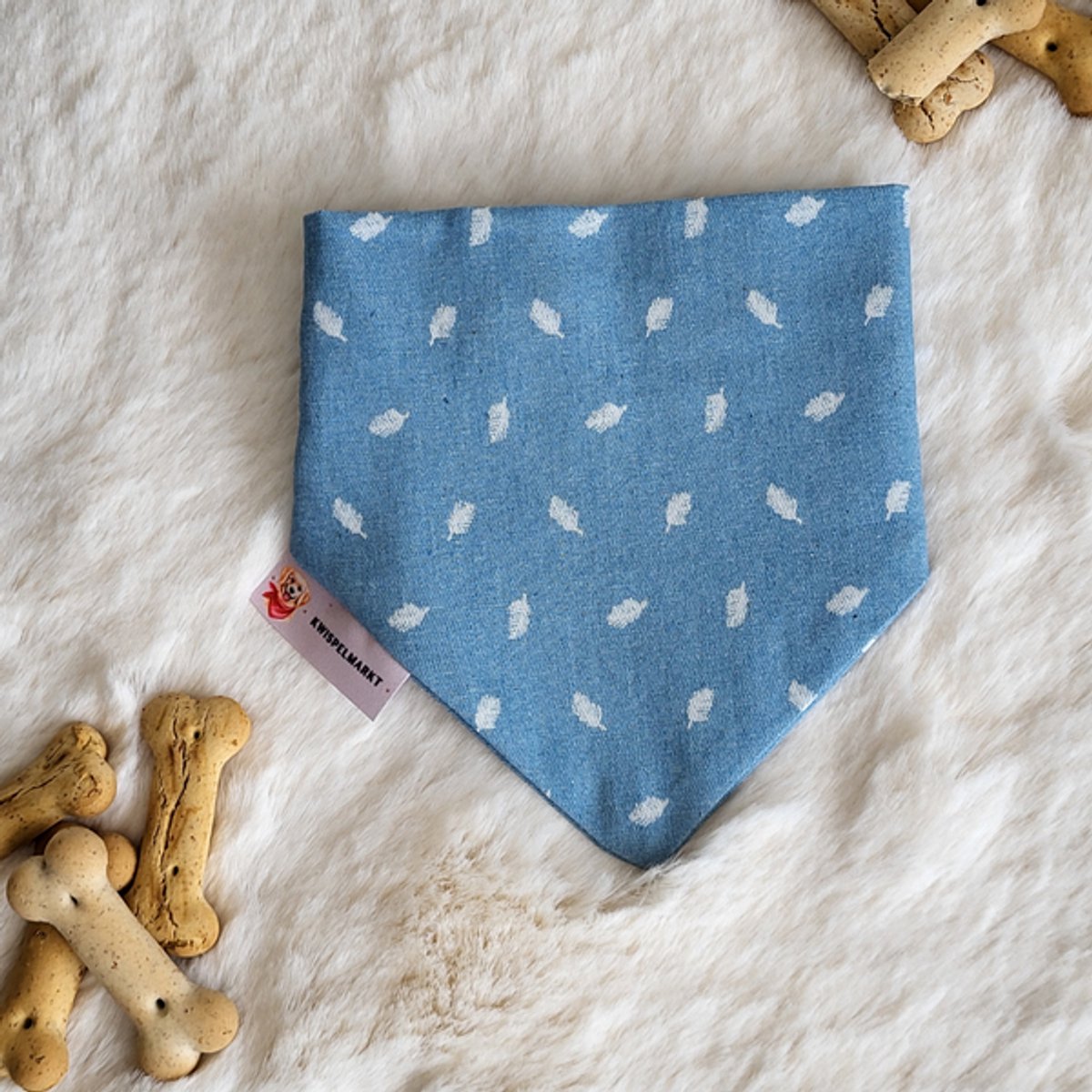 Kwispelmarkt - Honden bandana - Honden sjaal - Spijkerstof Veertjes
